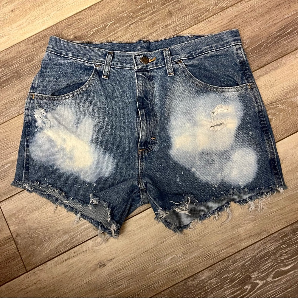 Rustler distressed and bleach dyed cut off denim shorts size 34 blue/white